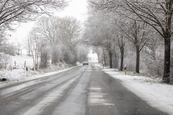 slq792 snowfall and icy road in limpach photo guy jallay 20240104171501