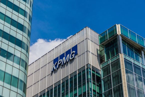 764qvm the kpmg logo on offices in canary wharf london 20231125100700