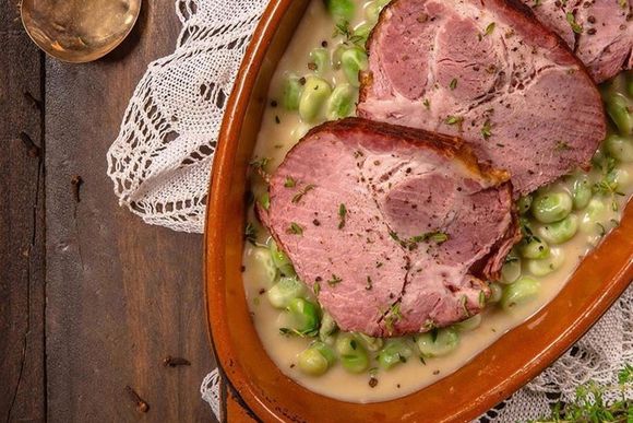 xdigw6 judd mat gaardebounen combines slow cooked smoked pork with broad beans in a wine sauce 20231122155713