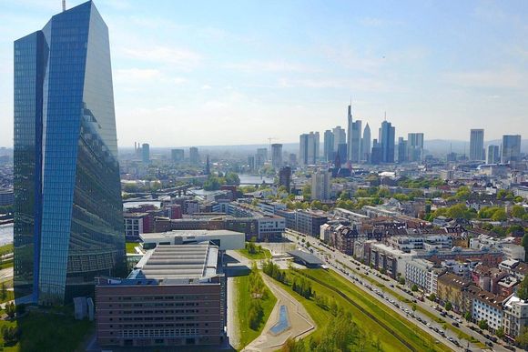 hqzx1 ecb with frankfurt skyscrapers skyline shutterstock 20231115094221