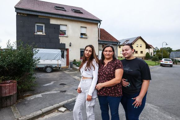 fny1zr familie m 6 personen in osweiler muss wg zinsanstieg ihr haus verkaufen fam leonard 30132511 20231010100444