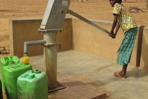 qewj58 african boy pumping water lt archives 20240412105523