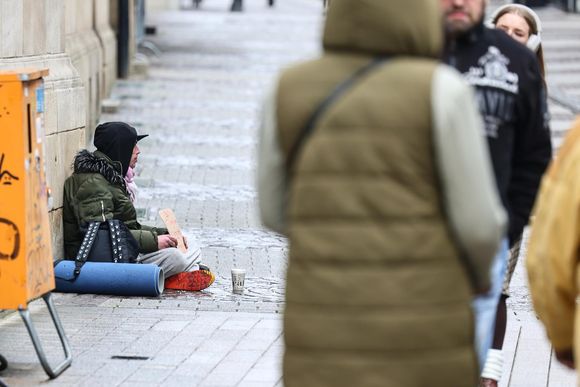 si2b15 mit der anderung des polizeireglements ist die mendicite simple zu bestimmten uhrzeiten und an gewissen orten verboten 20231213114943