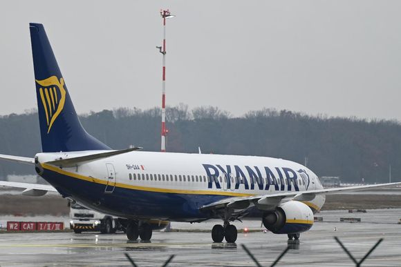 yh8cjt ryanair plane 20231106065352