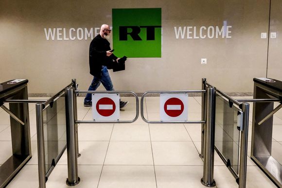 qvezqu a man walks past a control post at the russia today rt tv company in moscow in june 2018 20240128205944