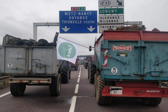 tzcnaj french farmers block a31 motorway near thionville 25jan 2023 christophe lemaire 20240125151442