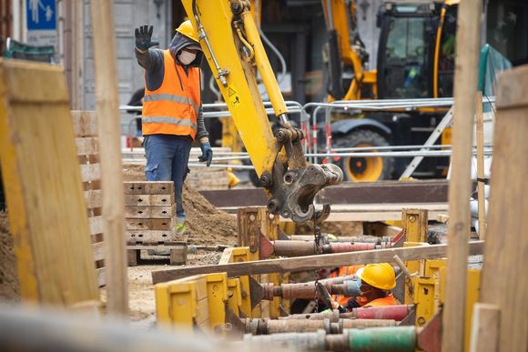 sdkoyy workers at a luxembourg construction site in 2020 20231006094938