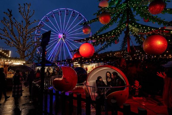 xgu4a7 lok eroffnung winterlightsweihnachtsmarkte luxemburg stadt wantermaart place de la constitution fotoguy jallayluxemburger wort 20231123155230