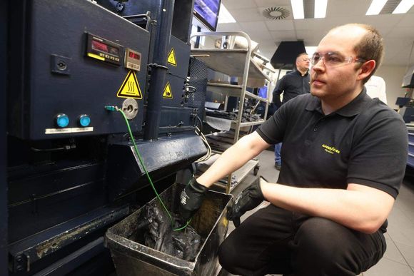 a1mcrz goodyear technician charel petry tests ingredients to be used in a tyre gerry huberty 20231105223805