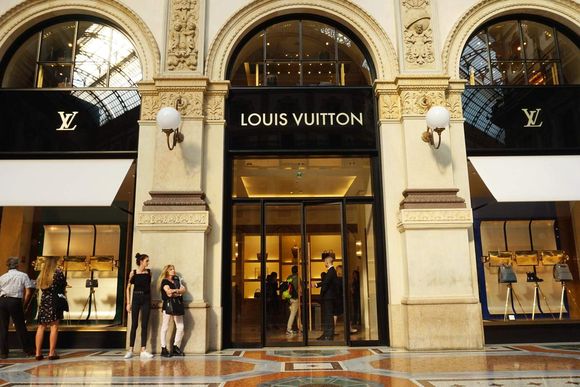 lu8wid louis vuitton store milan 20240103112019