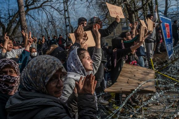 pm0zqc refugees waiting at a buffer zone in front of the pazarkule turke greece border crossing photo afp 20240423161934