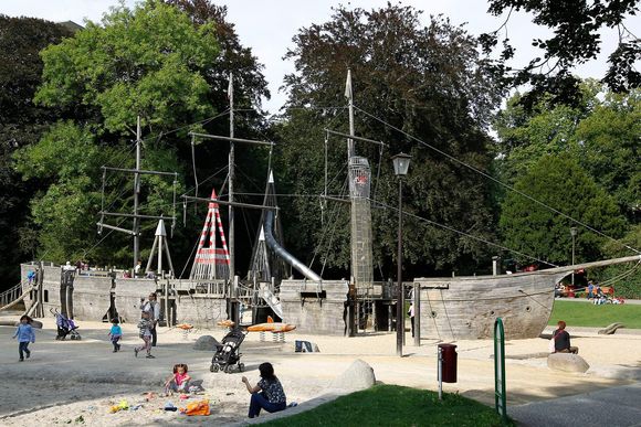 5ha3g6 the pirate ship childrens park in luxembourg city photo serge waldbillig 20240721193718