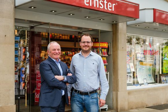 joaxik fernand und paul ernster 2 generationen der librairie ernster 120724 foto laurent sturm 32368996 20240722124229