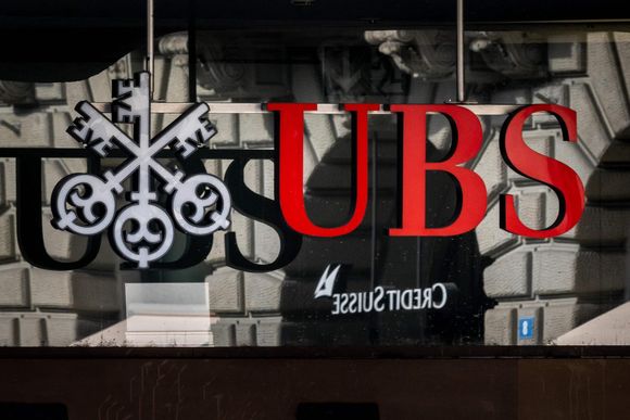 vlhtw5 a photograph shows a logo of swiss giant bank ubs in front of a logo of credit suisse bank in zurich on 19 march 2023 20231107121341